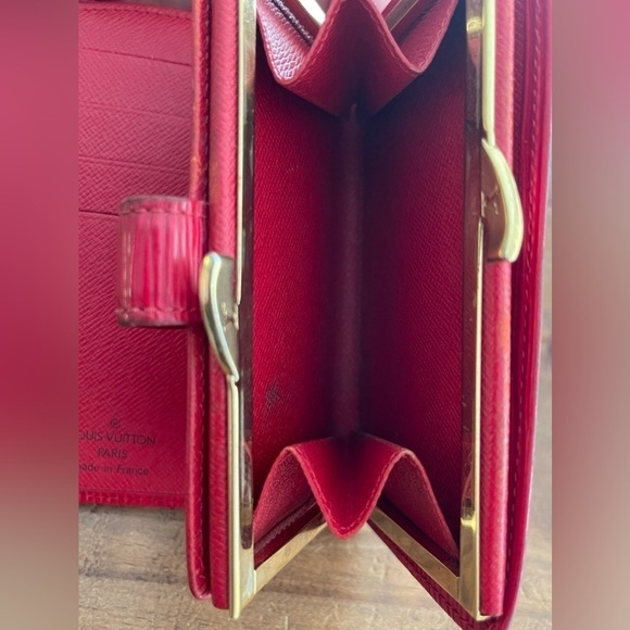 Louis Vuitton Epi Leather Kiss Lock Wallet - Picture 6 of 7